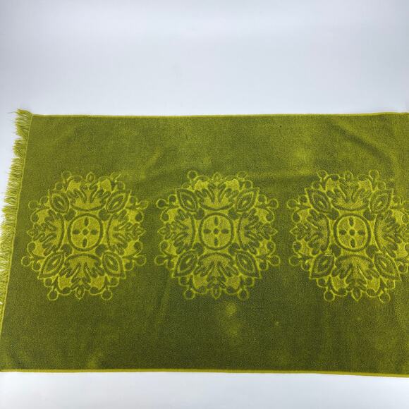 Vintage Sears Avocado Green Sculpted Bath Towel **READ** 39 x 24 - Picture 1 of 5
